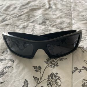 EUC MEN’S OAKLEY GASCAN SUNGLASSES